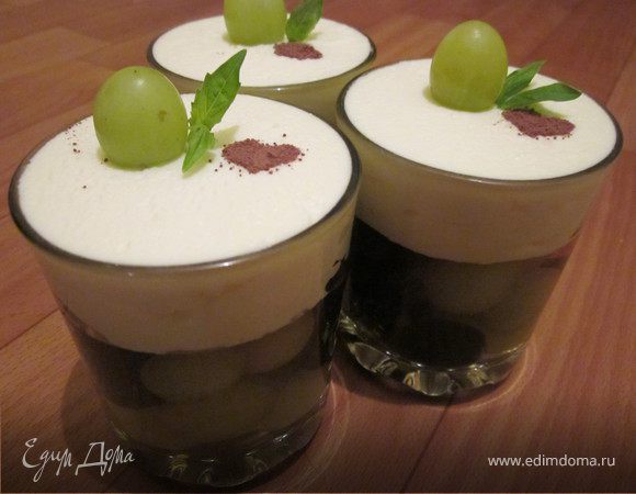 Десерт из сливок и винограда