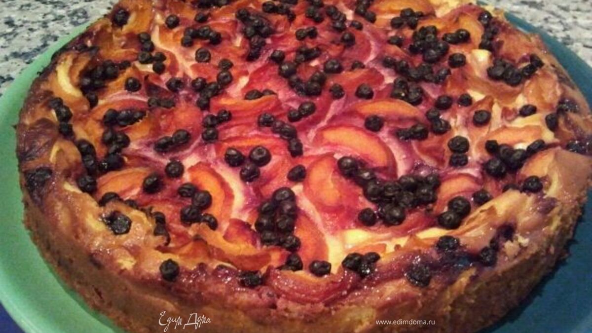 Чизкейк с абрикосами и черникой