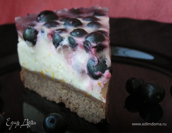 Торт со сливочно-цитрусовым суфле и черной смородиной Торт со сливочно-цитрусовым суфле и черной смородиной