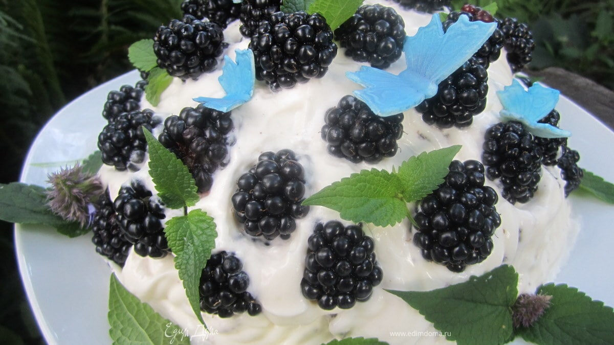 Торт "Полянка ежевики с бабочками и мятой" для Галиюшеньки;)