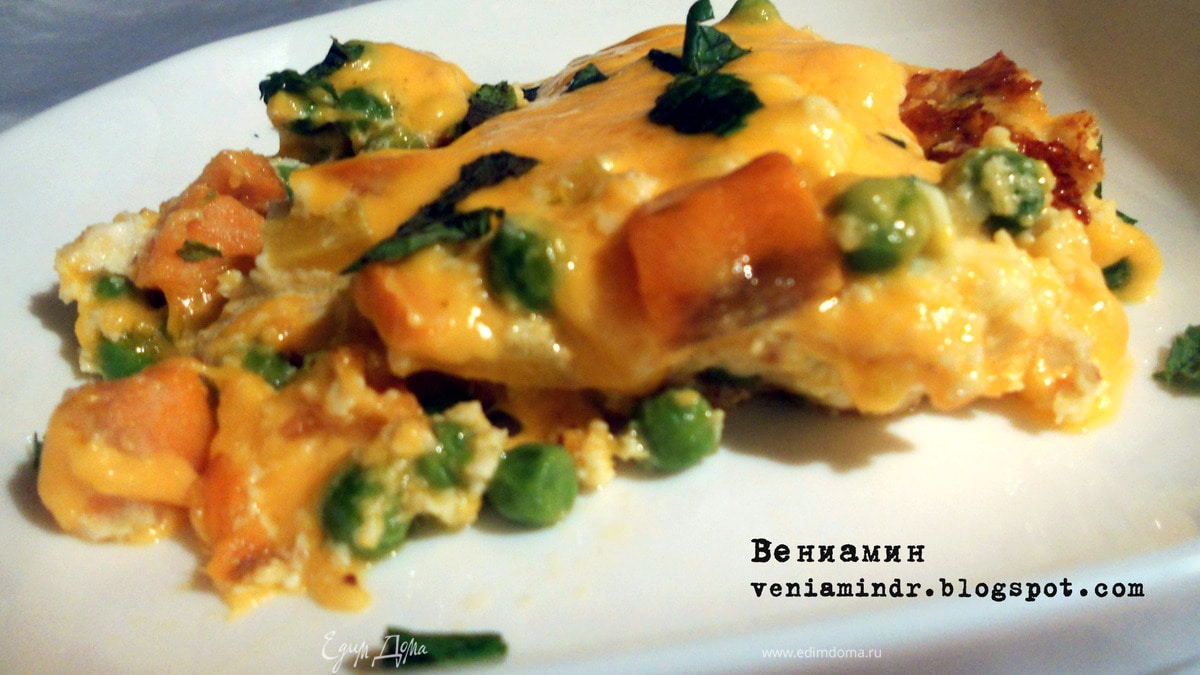 Фриттата с бататом, горошком и сыром "чеддер"