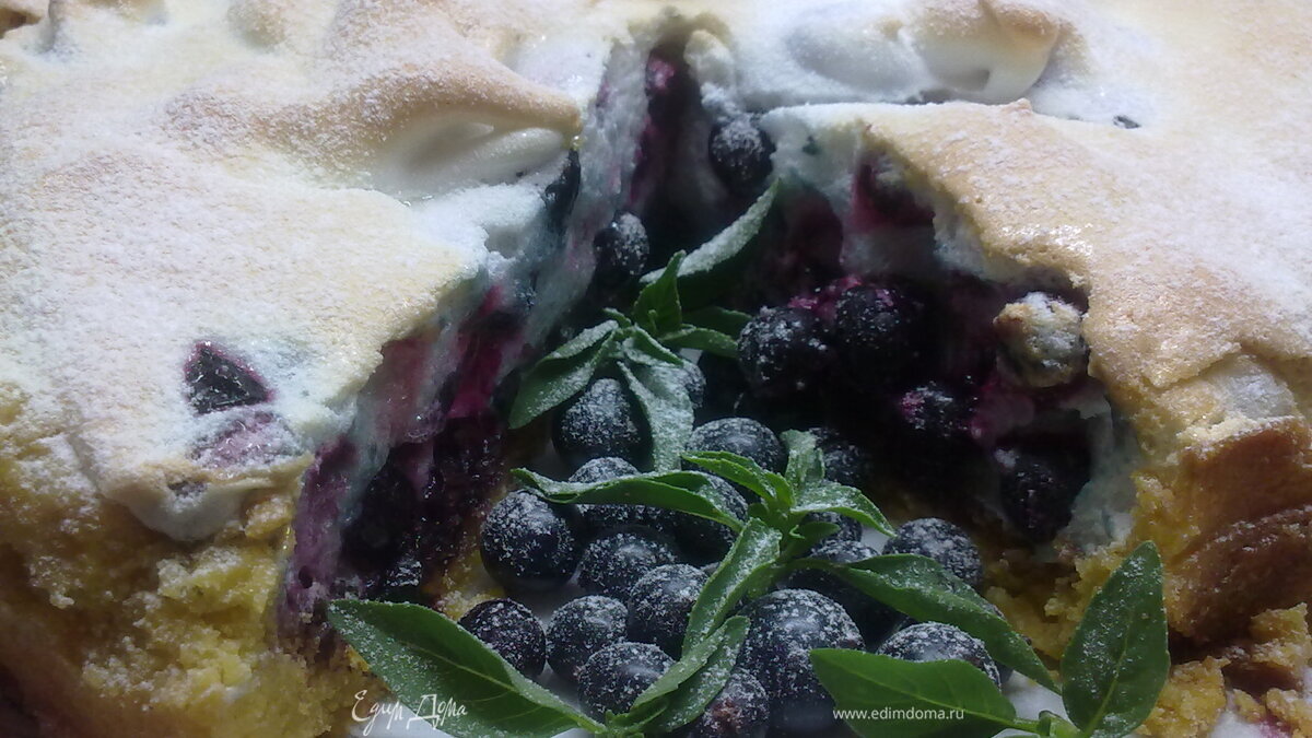 Пирог с черной смородиной