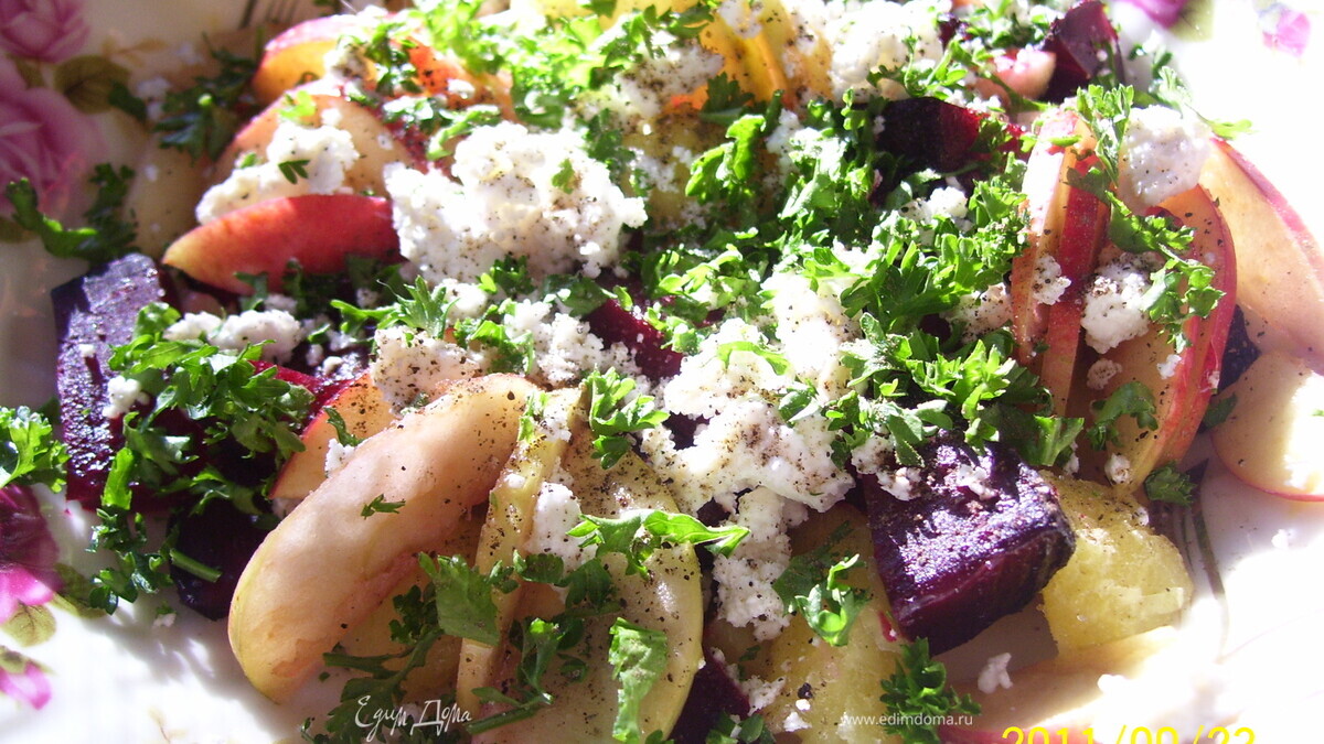Свекольный салат с творогом (диетическое меню)