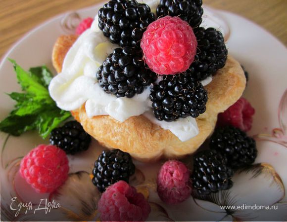 Корзиночки из слоёного теста с персиками Корзиночки из слоёного теста с персиками