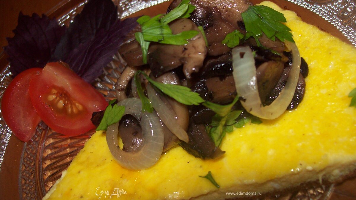 Сметанный омлет с грибами