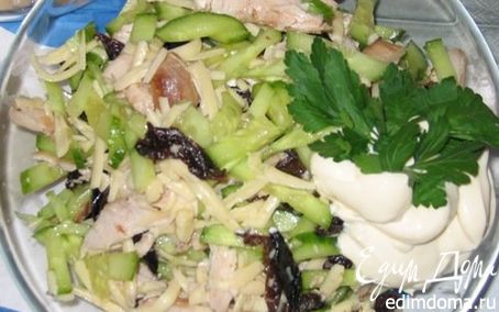 Рецепт Салат куриный с черносливом и кедровыми орешками