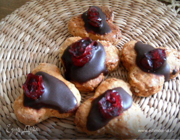 Медовые пряники с шоколадом и вяленой клюквой Медовые пряники с шоколадом и вяленой клюквой
