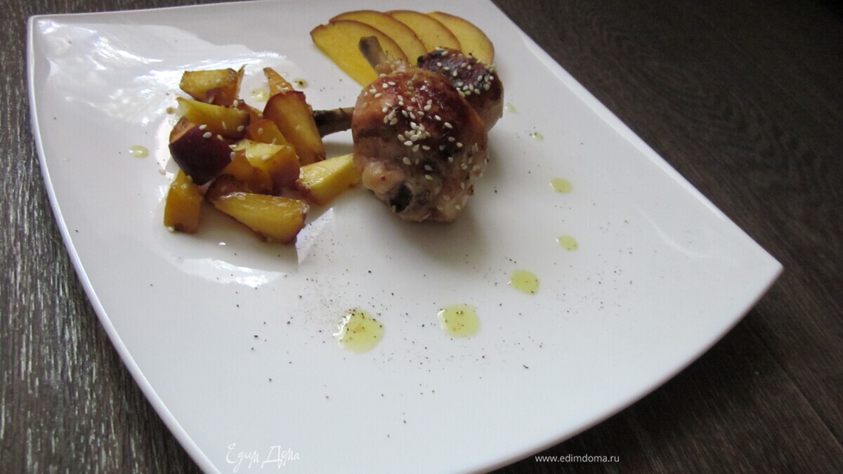 Куриные голени с персиком