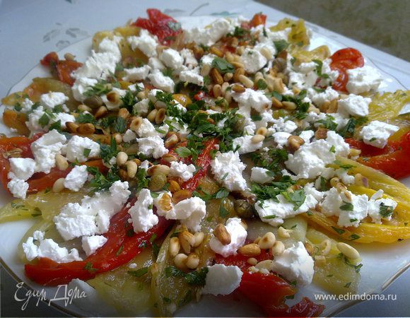 Салат из обожженных перцев с брынзой