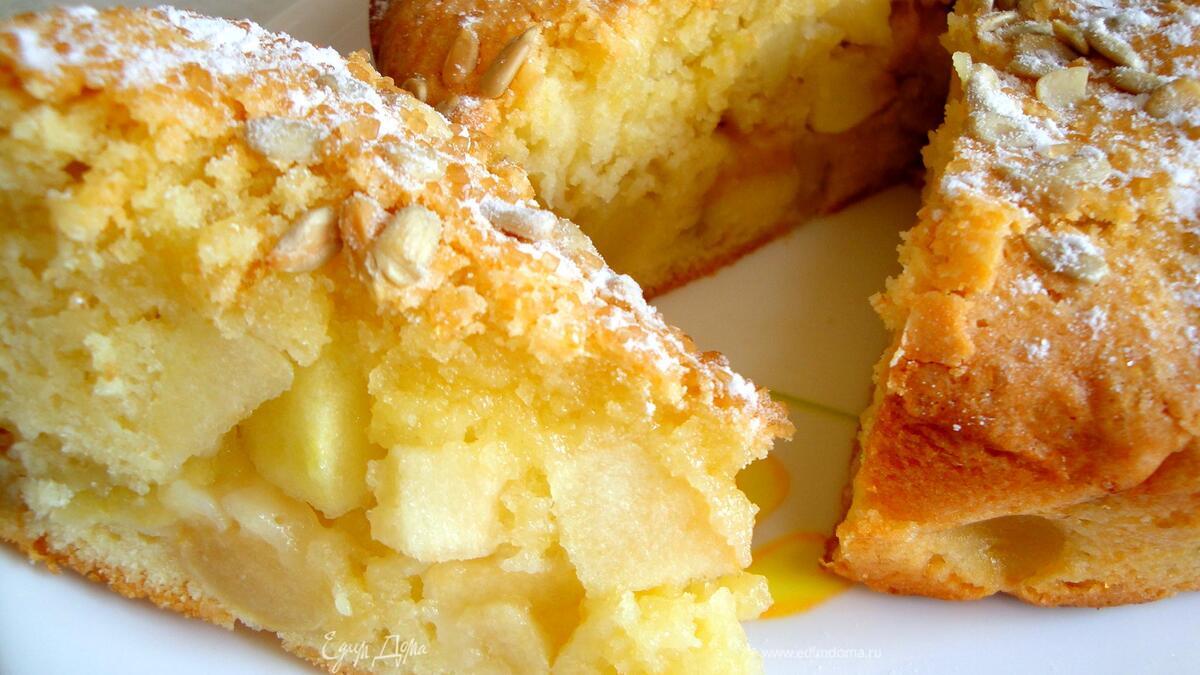 Воскресный яблочный пирог с семечками