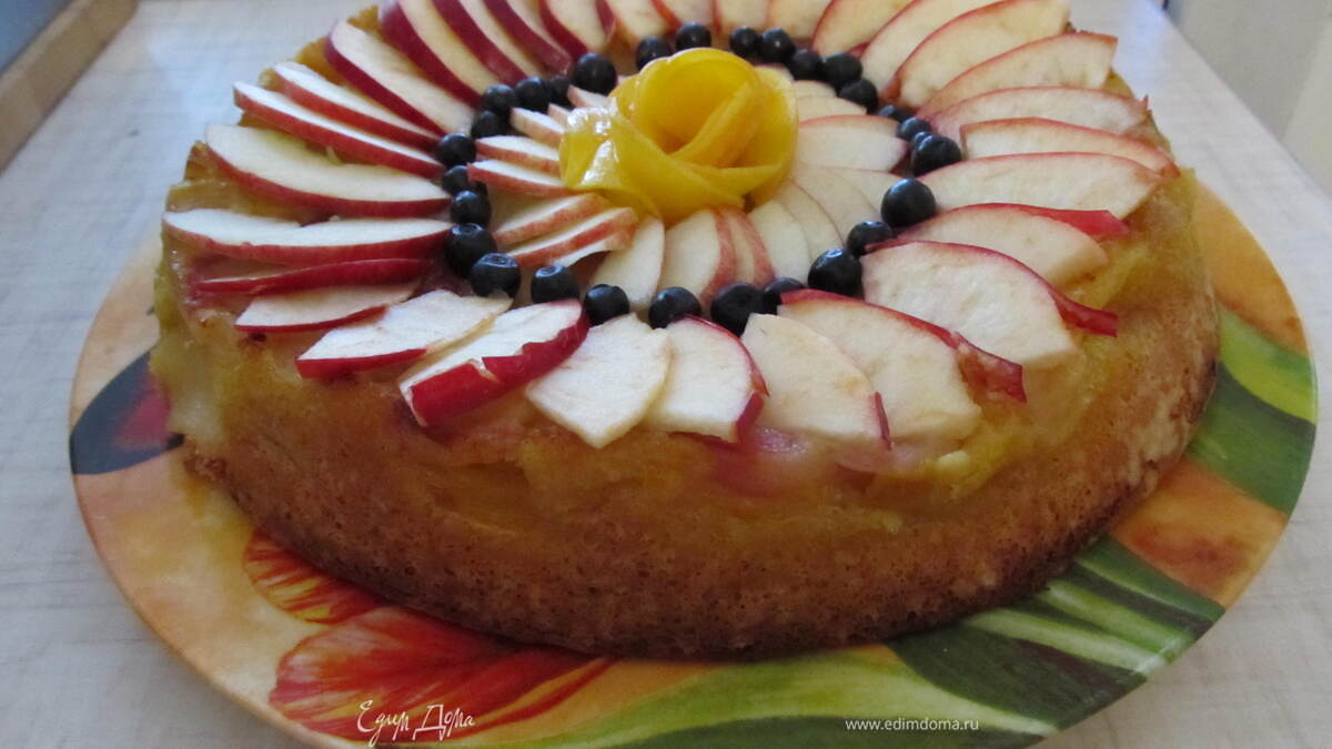 Шарлотка с яблоками и грушами