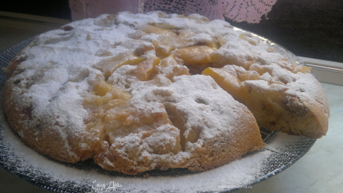 Шарлотка из того, что под рукой