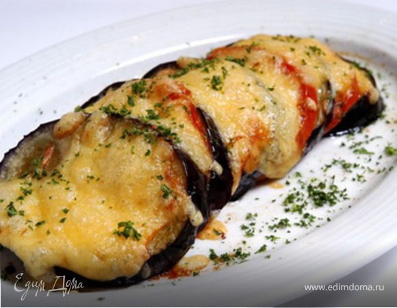 Баклажаны, запечённые с помидорами и сыром 
