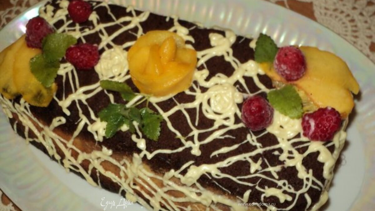 Мраморный чизкейк с малиной и персиками