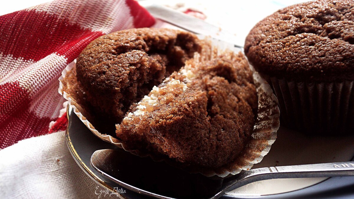 Шоколадные маффины с творожной начинкой