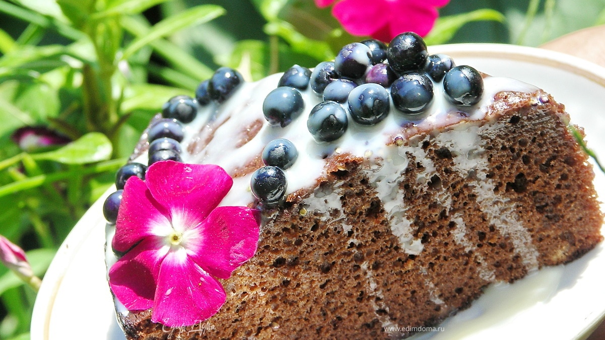 Шоколадный торт с виски и паслёном.