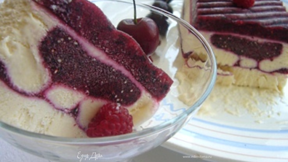 Семифредо с черной смородиной