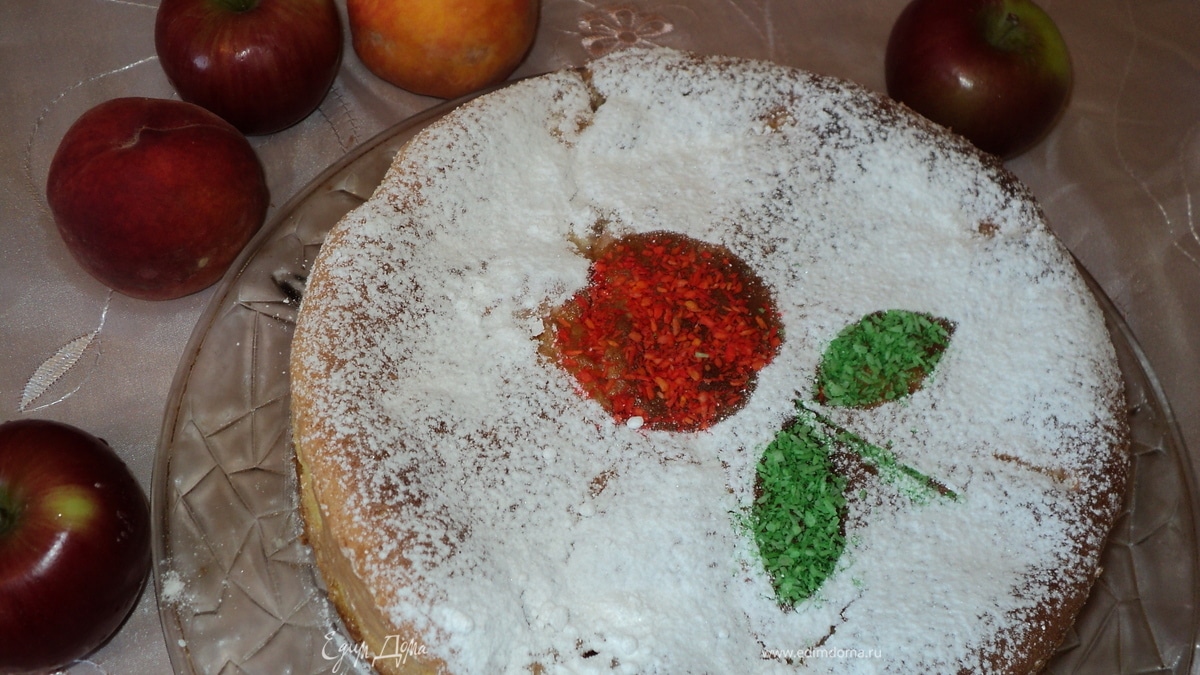 Пирог с яблоками и персиками.