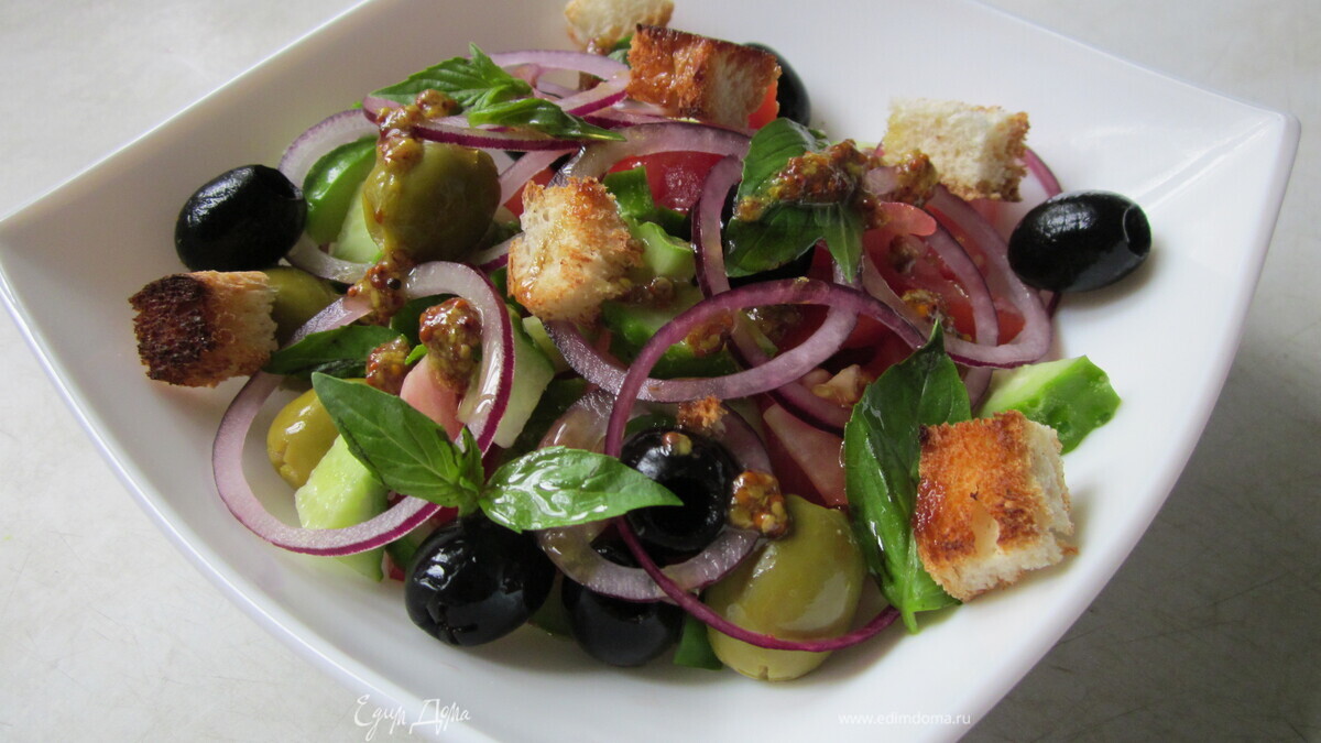 Салат диетический с крутонами