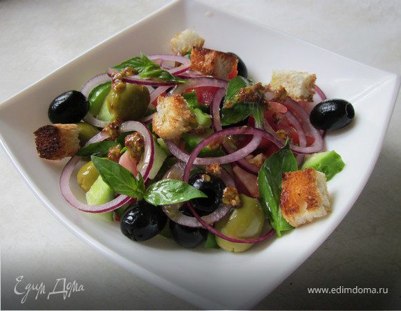 Салат диетический с крутонами 