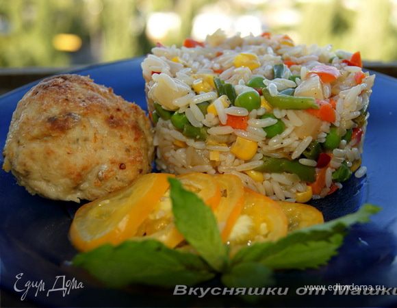 Куриные биточки и рис по-мексикански Куриные биточки и рис по-мексикански