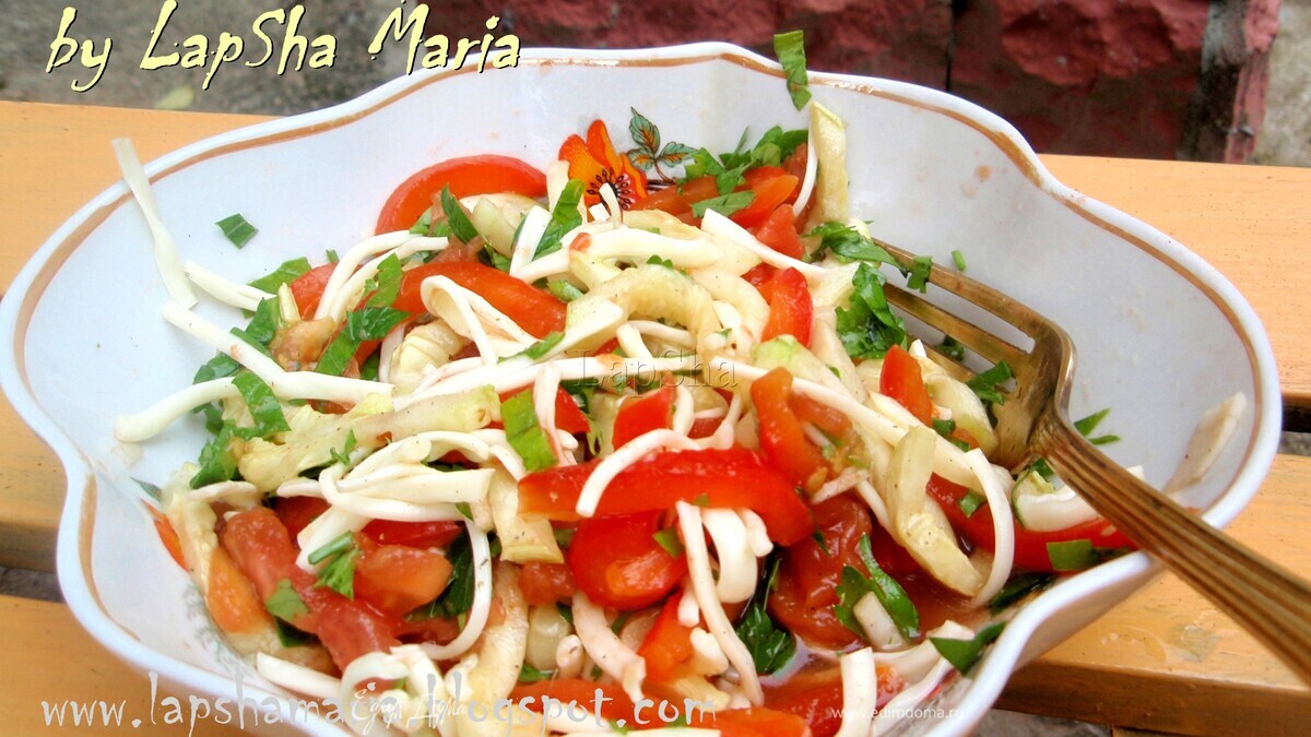 Салат с овощами-гриль и сыром чечил