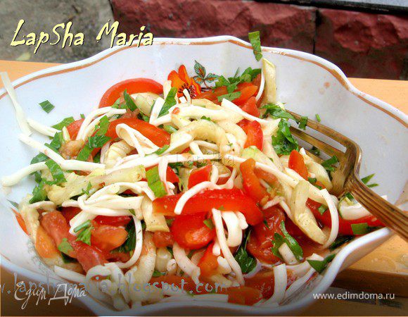 Салат с овощами-гриль и сыром чечил