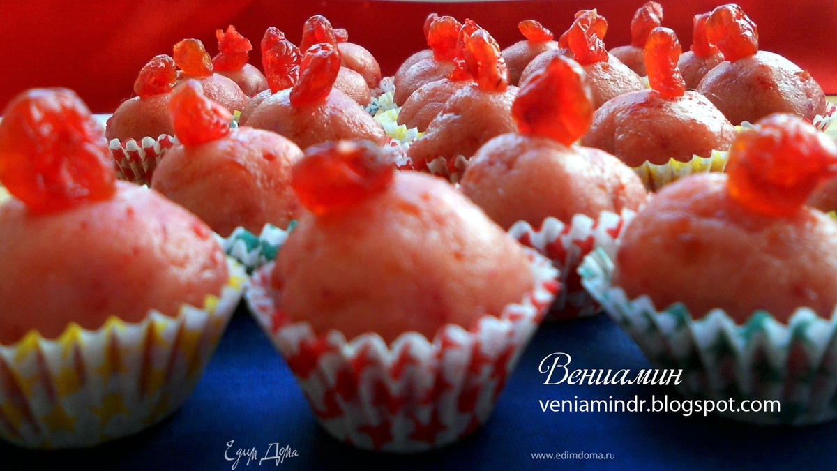 Розовые марципановые конфеты