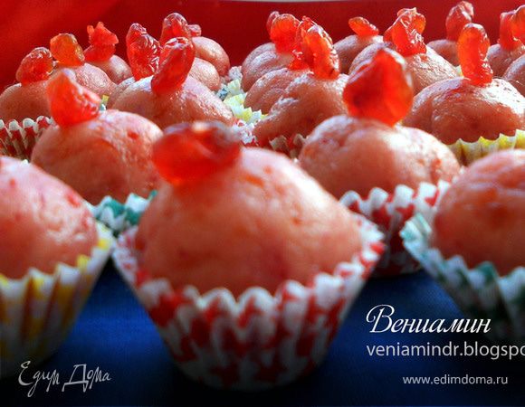 Розовые марципановые конфеты