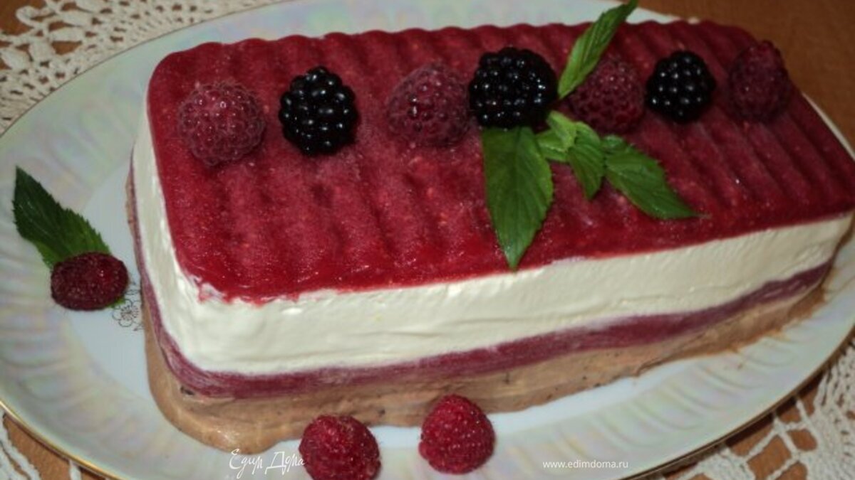 Малиново-шоколадный семифредо.