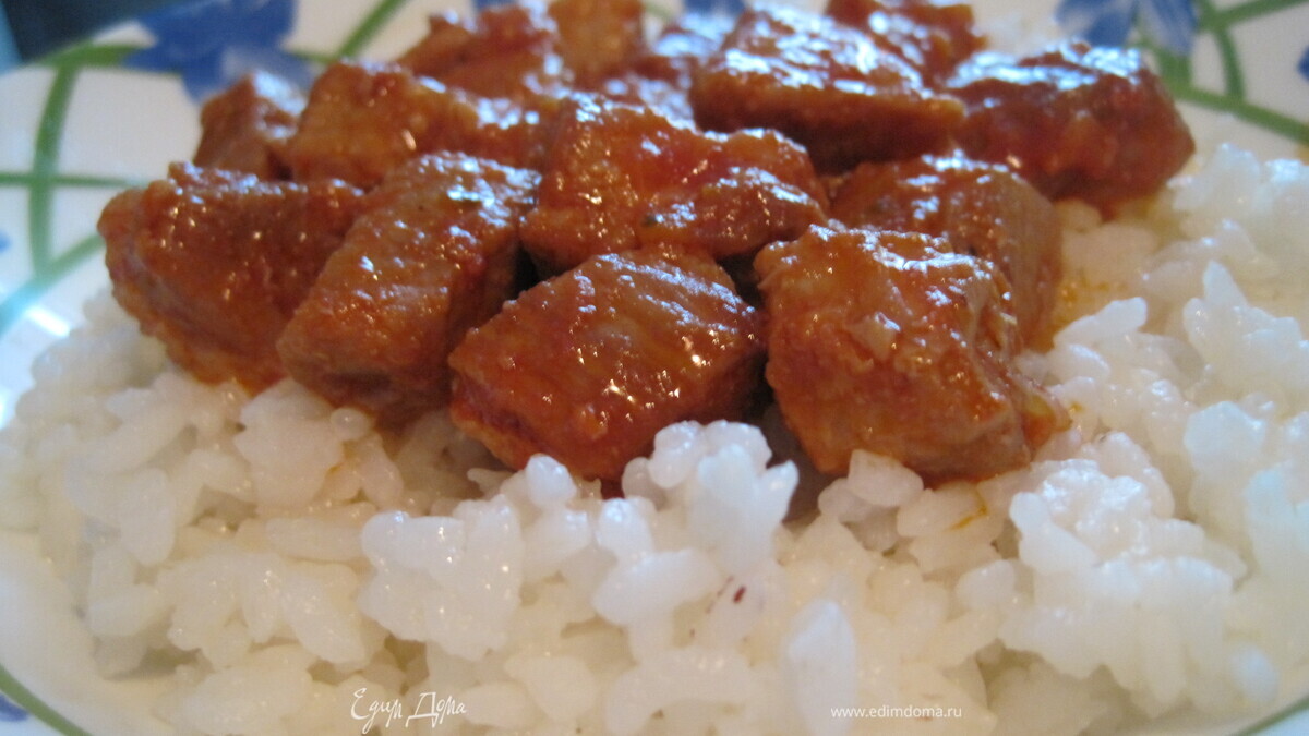 Свинина тушёная в томатах