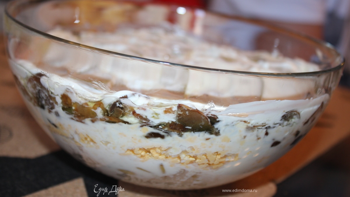 Салат с курицей и черносливом