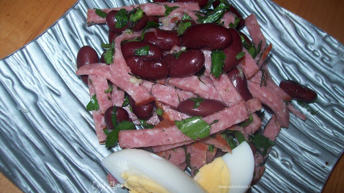 Салат с фасолью и сервелатом для Ленор