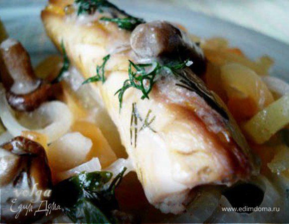 Стерлядь в винном уксусе под грибным соусом
