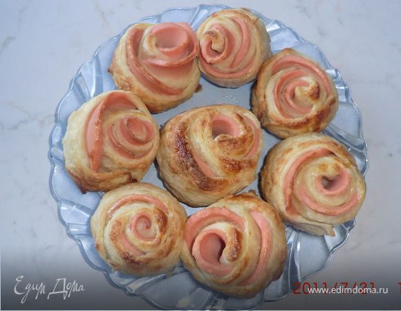 Розочки слоеные с колбасой Розочки слоеные с колбасой