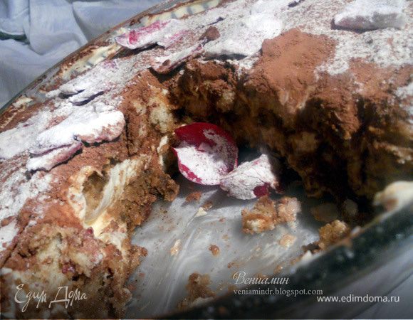 Медовый тирамису с лепестками роз