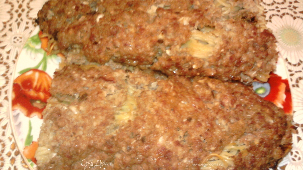 Мясной рулет с макаронами