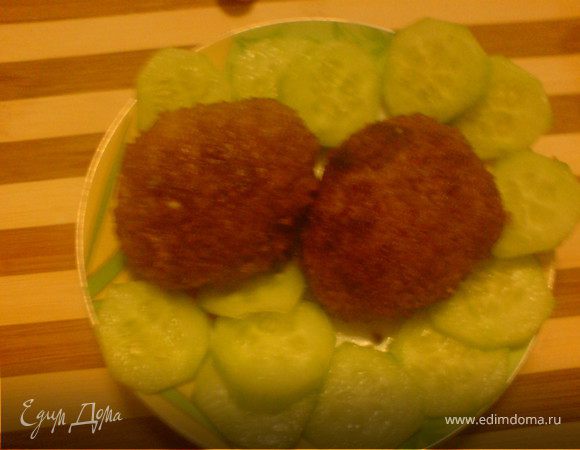 Мясные лепешки с брынзой в чесночной панировке 