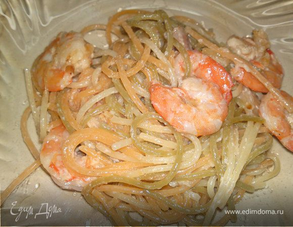 Спагетти с беконом и креветками