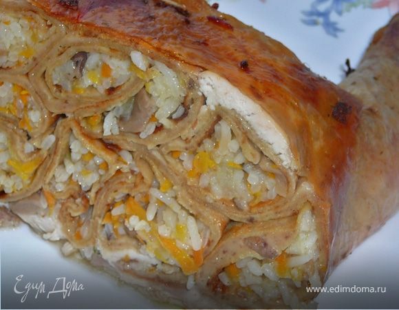 Курица фаршированная печеночными блинами с рисом и грибами Курица фаршированная печеночными блинами с рисом и грибами