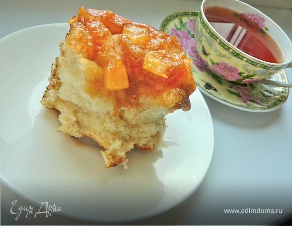 Влажные коричные булочки в яблочной карамели Влажные коричные булочки в яблочной карамели