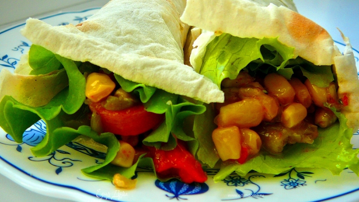 Почти мексиканская закуска(теплый овощной салат в лаваше)