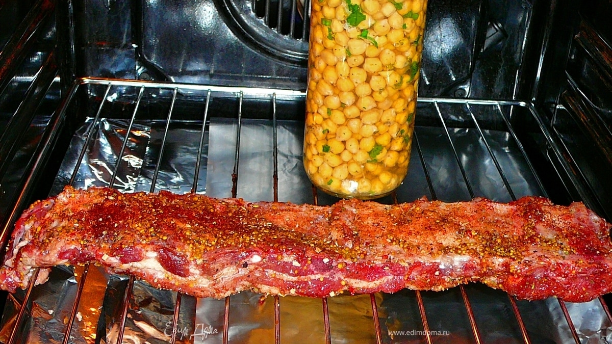 Томленый нут со свиными ребрышками