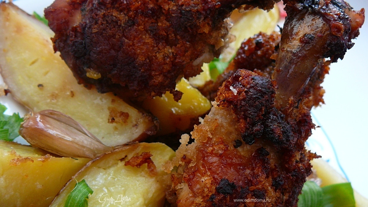 Куриные крылышки с картофелем.