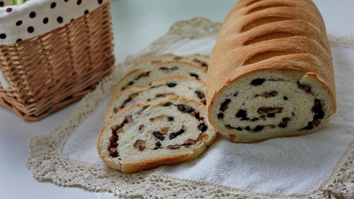 Батон с оливками и грецкими орехами