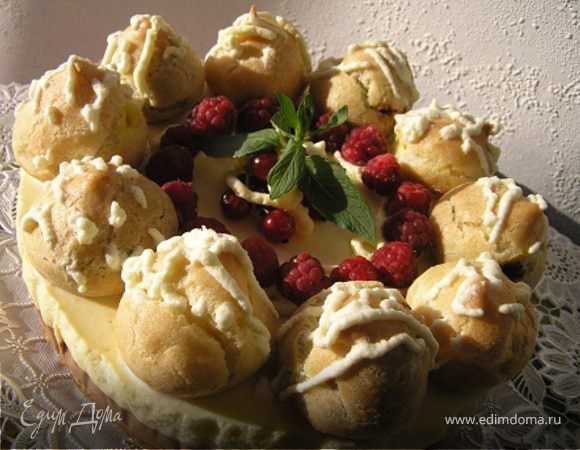 Шоколадно-апельсиновый торт с профитролями Шоколадно-апельсиновый торт с профитролями