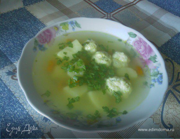 Суп с фрикадельками из рыбы.