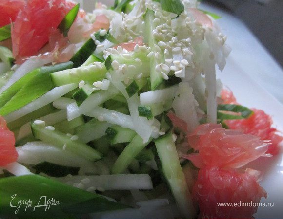 Салат с дайконом и огурцом