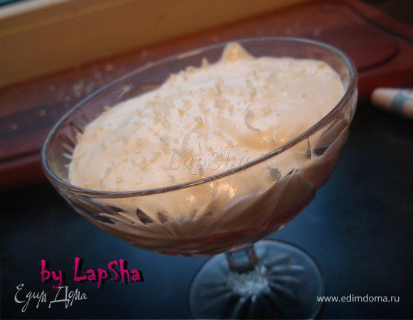 Сливы в сиропе с муссом из белого шоколада