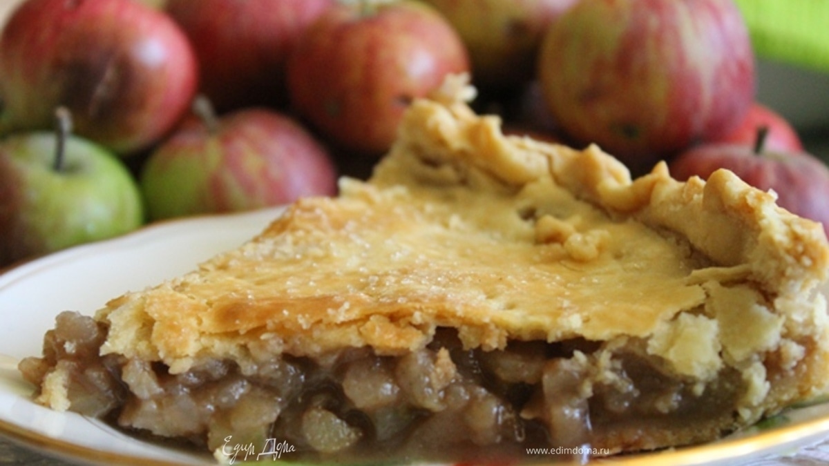 Яблочный пирог с корицей